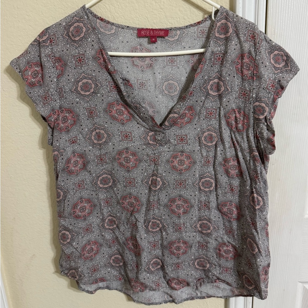 Rose & Thyme Women's Gray and Pink Blouse